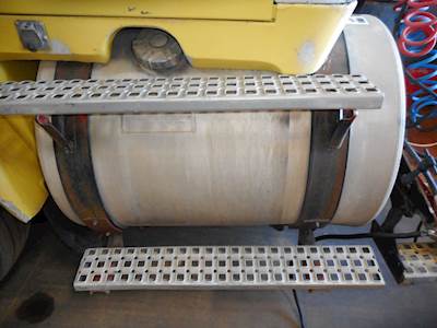 Volvo / WhiteGMC WIA Aero Left Fuel Tank for a 1995 Volvowhitegmc WIA AREO SERIES