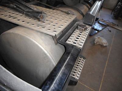 Volvo VN Right Fuel Tank