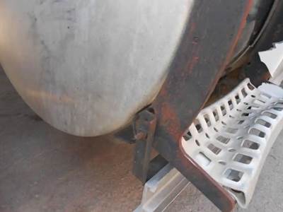 Volvo VNL Right Fuel Tank