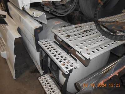 Volvo VNL Left Fuel Tank