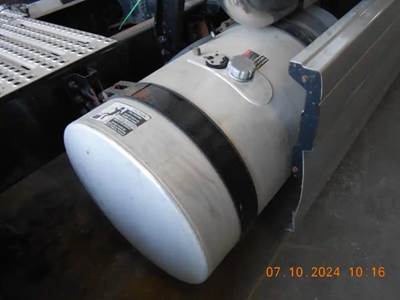 Volvo VNL Right Fuel Tank