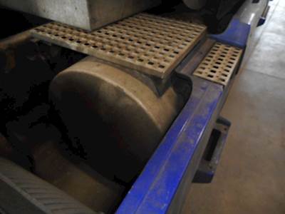 Volvo VNL780 Right Fuel Tank for a 2004 Volvo VNL 780