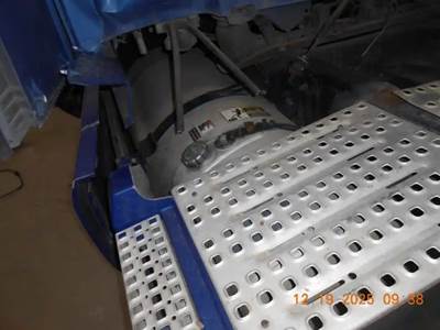 Volvo VNL860 Left Fuel Tank for a 2021 Volvo VNL 860