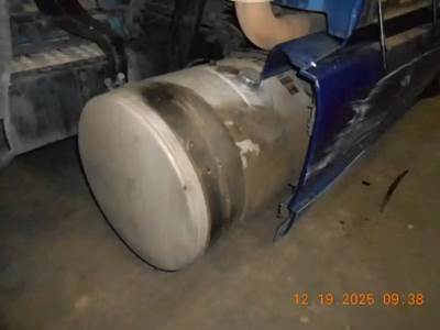 Volvo VNL860 Right Fuel Tank for a 2021 Volvo VNL 860