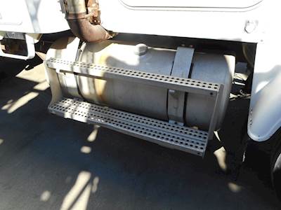 Freightliner Columbia 112 Right Fuel Tank for a 1986 Freightliner CL-112