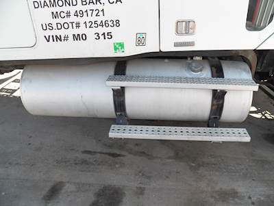 Freightliner Century Class 120 Right Fuel Tank for a 2003 Freightliner CST120