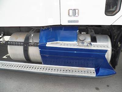 Freightliner Century Class 120 Right Fuel Tank for a 2006 Freightliner CST120