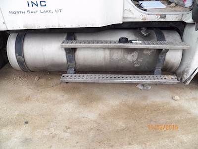 Freightliner Columbia 120 Right Fuel Tank for a 2003 Freightliner CL120 Columbia