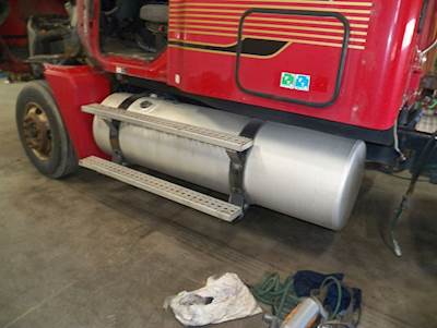 Freightliner Columbia 120 Left Fuel Tank