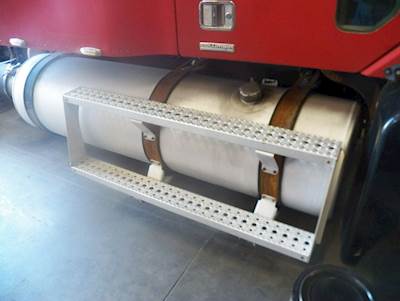 Freightliner Columbia 120 Right Fuel Tank
