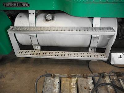 Freightliner FLD120 Left Fuel Tank for a 1991 Freightliner FLD112