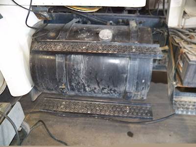 International 9100i Left Fuel Tank