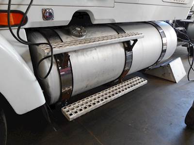 Volvo VNL Left Fuel Tank