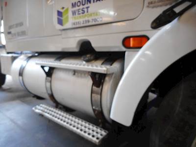 Volvo VNL Right Fuel Tank