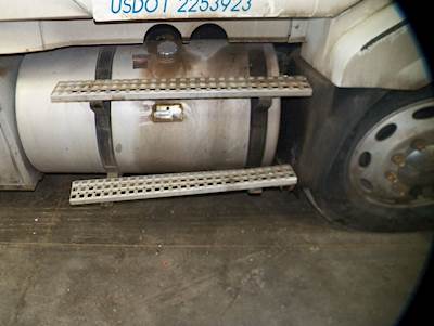 Volvo VNL630 Right Fuel Tank
