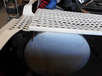 Volvo VNL780 Left Fuel Tank for a 2005 Volvo VNL 780