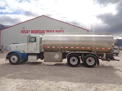 Peterbilt 379 Gasoline / Fuel Truck - Caterpillar, 10 Speed Manual