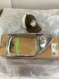 International 9200 Headlight Assembly