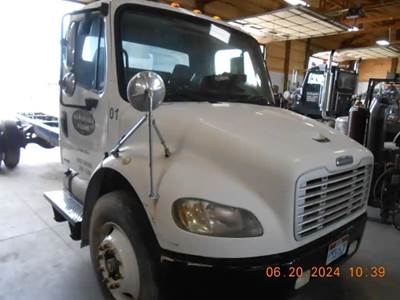 Freightliner M2 Hood for a 2004 Freightliner M-2