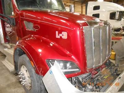 Peterbilt 579 Hood