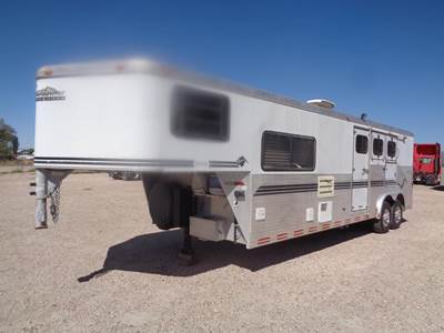 Sundowner SUPER TACK Horse Trailer