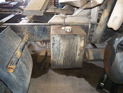 International 9100i Hydraulic Tank