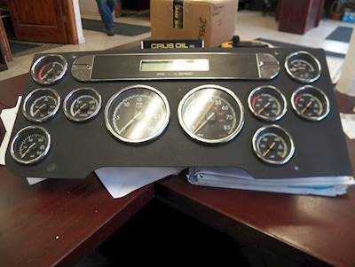 Freightliner Cascadia 125 Instrument Panel Cluster for a 2011 Freightliner Cascadia