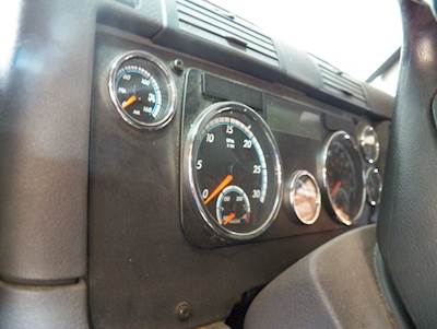 Freightliner Cascadia 125 Instrument Panel Cluster for a 2015 Freightliner Cascadia