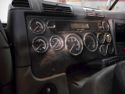 Freightliner Cascadia 125 Instrument Panel Cluster for a 2009 Freightliner Cascadia