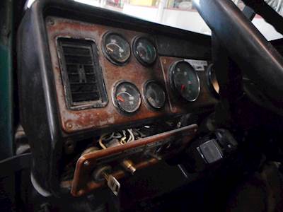 Freightliner FLD120 Instrument Panel Cluster for a 1991 Freightliner FLD112