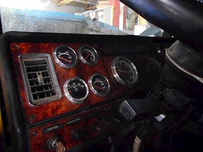 Freightliner FLD120 Classic Instrument Panel Cluster for a 2000 Freightliner Classic 120