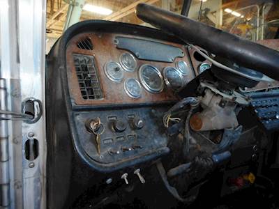 Peterbilt 378 Instrument Panel Cluster