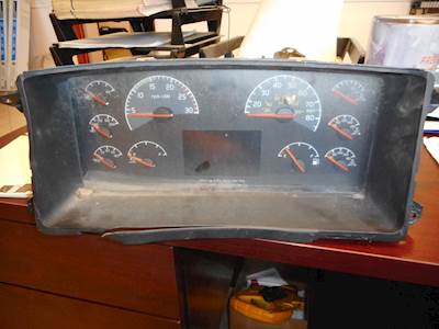 Volvo VNL Instrument Panel Cluster