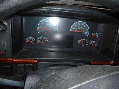 Volvo VNL780 Instrument Panel Cluster for a 2004 Volvo VNL 780