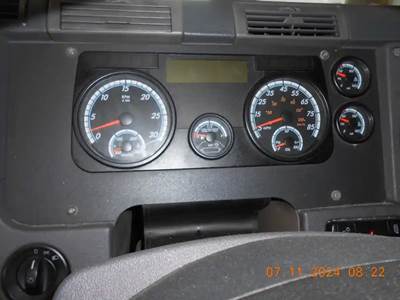 Freightliner Cascadia Instrument Panel Cluster
