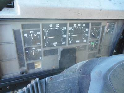 International 4900 Instrument Panel Cluster