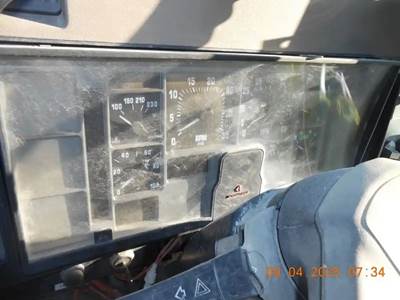 International 4900 Instrument Panel Cluster