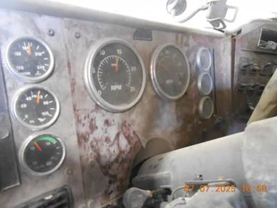 International 9400 Instrument Panel Cluster