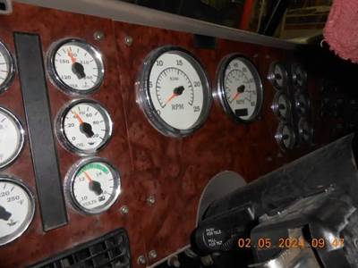 International 9400i Instrument Panel Cluster
