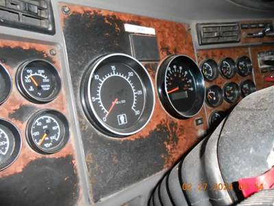 Kenworth T600 Instrument Panel Cluster