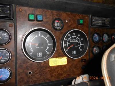 Kenworth T600B Instrument Panel Cluster