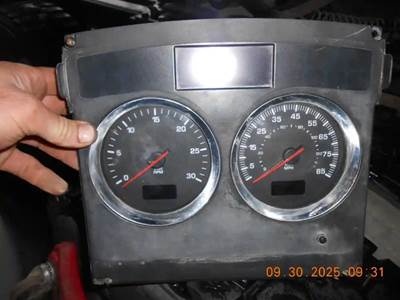 Kenworth T800 Instrument Panel Cluster