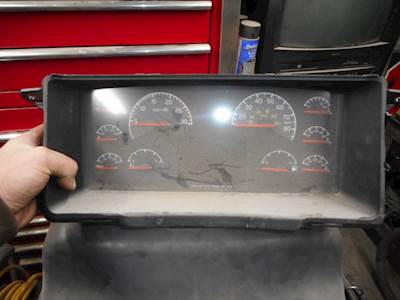 Volvo VNL Instrument Panel Cluster