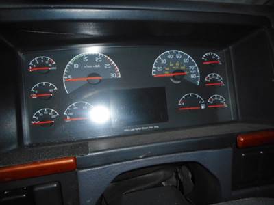 Volvo VNL Instrument Panel Cluster