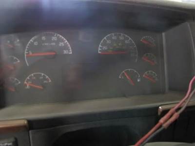 Volvo VNL Instrument Panel Cluster