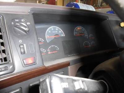Volvo VNL Instrument Panel Cluster