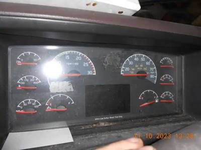 Volvo VNL Instrument Panel Cluster