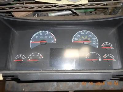 Volvo VNL Instrument Panel Cluster