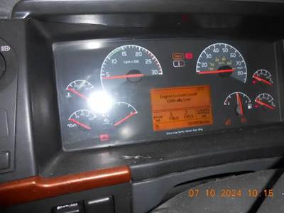 Volvo VNL Instrument Panel Cluster