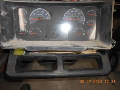 Volvo VNL Instrument Panel Cluster